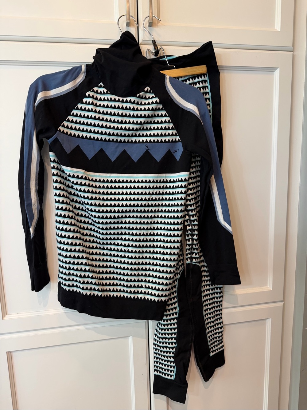 Ladies Ski Sweaty Betty  Black & Blue Geometric Long-Sleeve Top